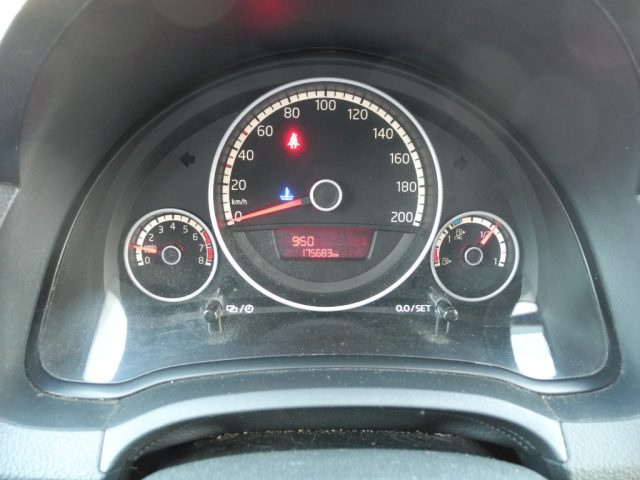 VOLKSWAGEN up! usata, con Autoradio