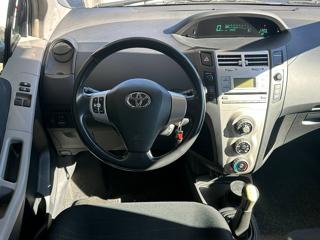 TOYOTA Yaris usata, con Sedile posteriore sdoppiato