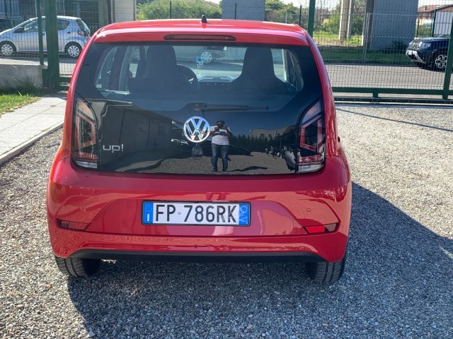 VOLKSWAGEN up! usata, con Autoradio