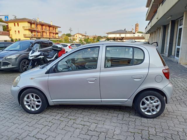 TOYOTA Yaris usata, con Specchietti laterali elettrici