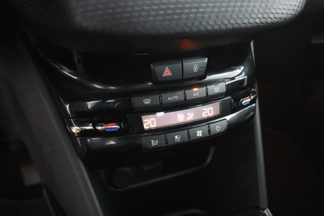 PEUGEOT 2008 usata 9