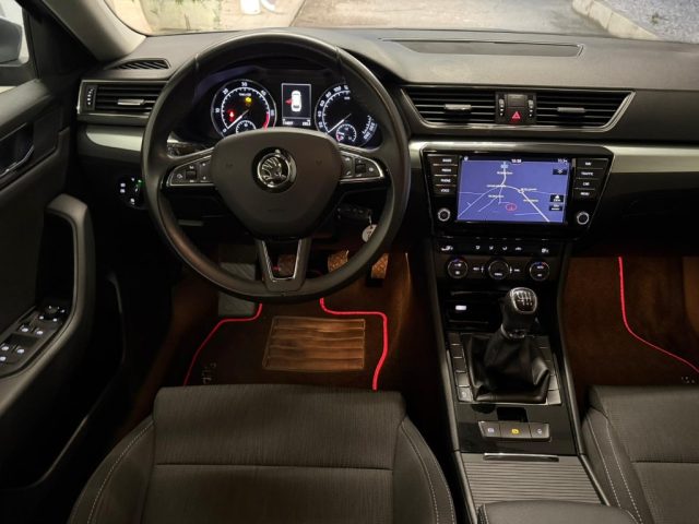 SKODA Superb usata, con Sensori di parcheggio posteriori