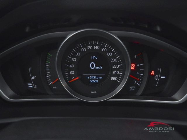 VOLVO V40 Cross Country usata 12