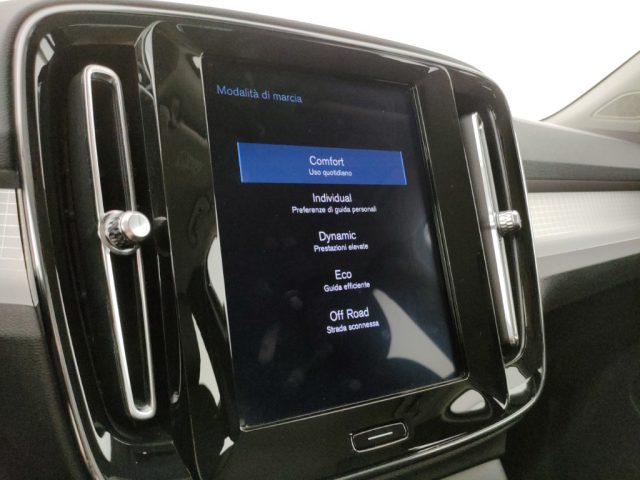 VOLVO XC40 usata, con Autoradio digitale