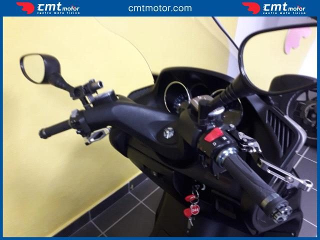 YAMAHA Majesty 400 usata 12