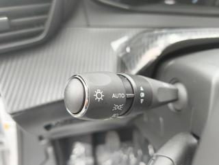 PEUGEOT 2008 usata, con Cruise Control