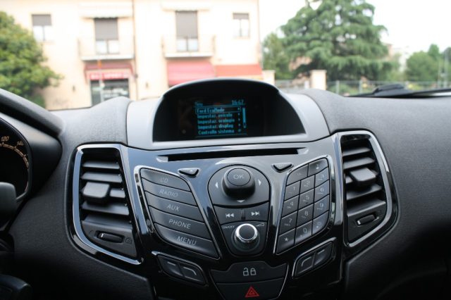 FORD Fiesta usata, con Specchietti laterali elettrici