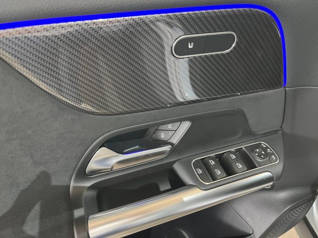 MERCEDES-BENZ GLA 200 usata, con Park Distance Control