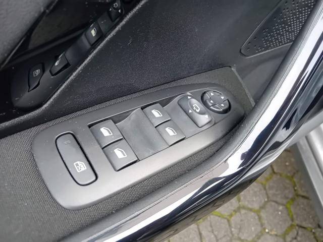 PEUGEOT 2008 usata, con Vetri oscurati