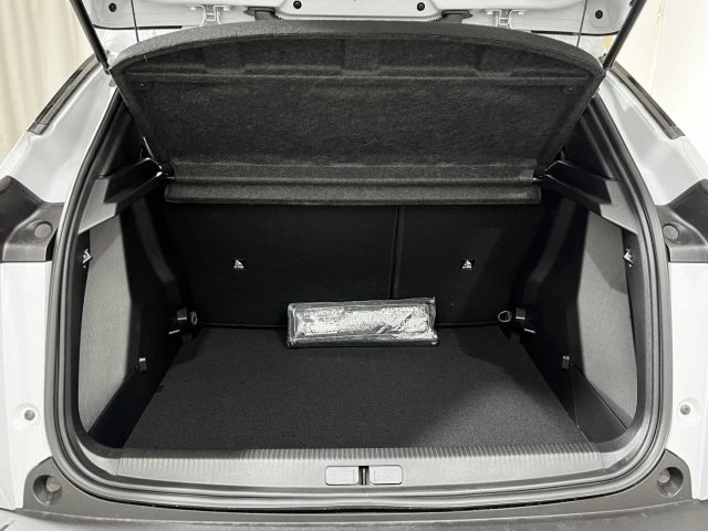 PEUGEOT 2008 usata, con Sedile posteriore sdoppiato