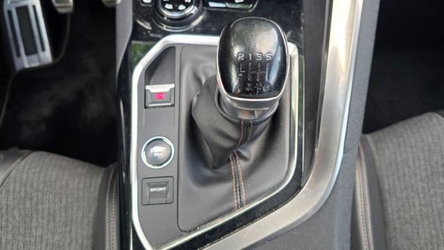 PEUGEOT 5008 usata, con Sistema di navigazione