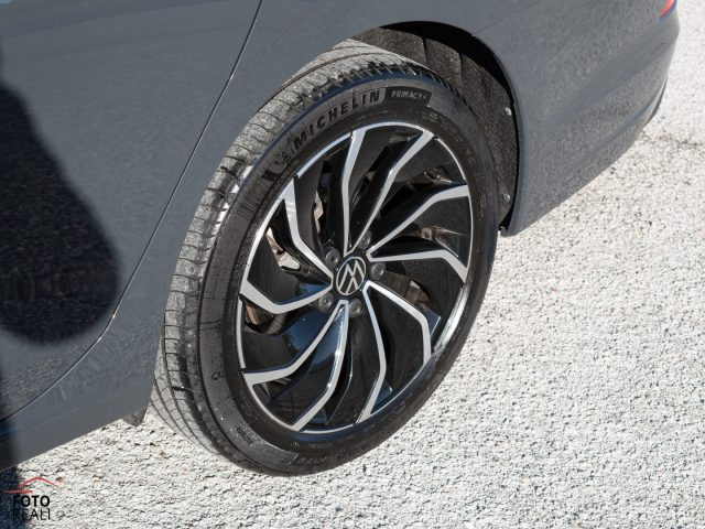 VOLKSWAGEN Golf Variant usata, con Luci diurne LED