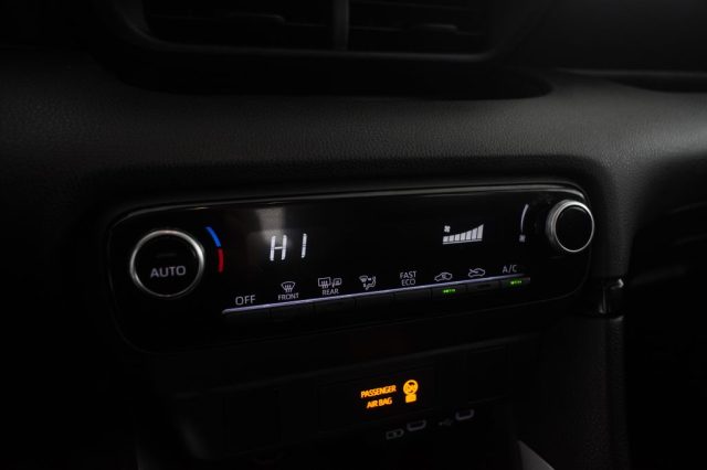 TOYOTA Yaris usata 8