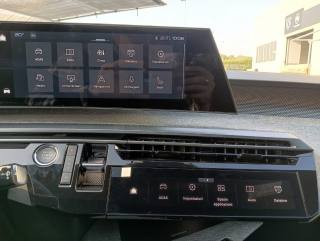 PEUGEOT 5008 usata, con Touch screen
