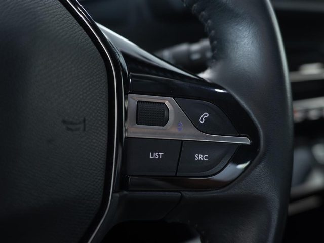 PEUGEOT 2008 usata, con Luci diurne LED