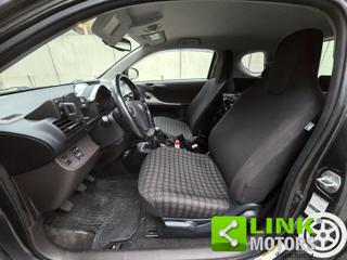 TOYOTA iQ usata, con Autoradio