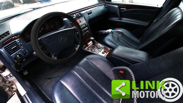 MERCEDES-BENZ E 200 usata, con Chiusura centralizzata