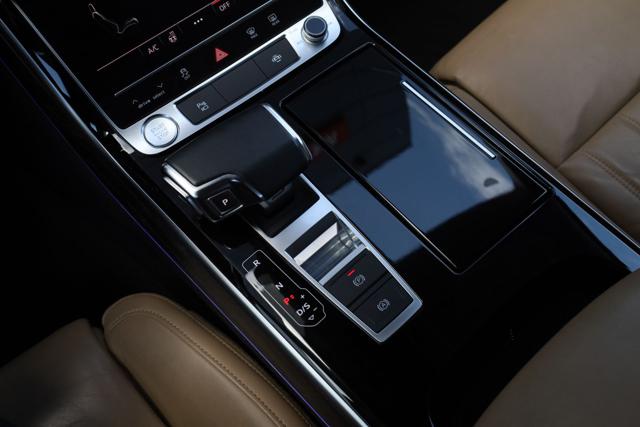 AUDI A8 usata, con Fari LED