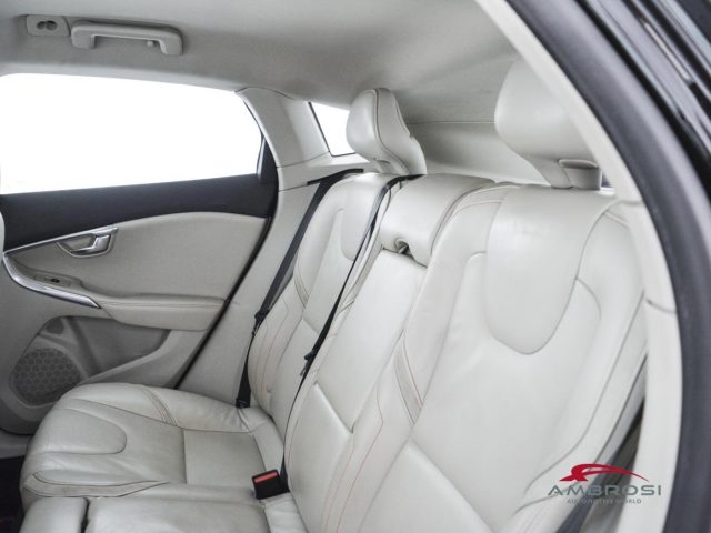 VOLVO V40 Cross Country usata 9
