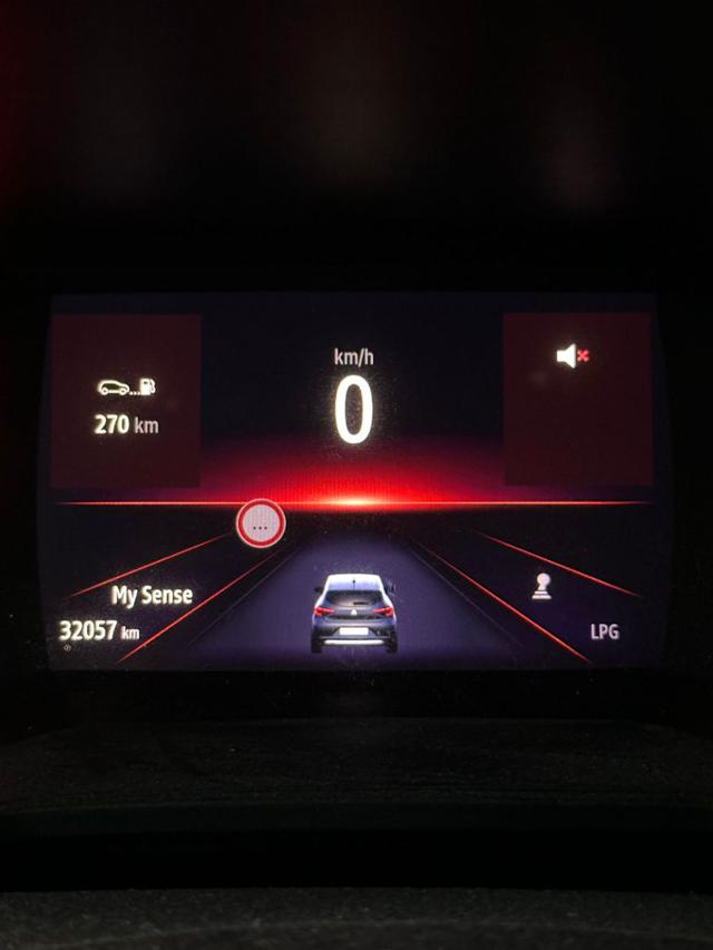 RENAULT Clio usata, con Park Distance Control