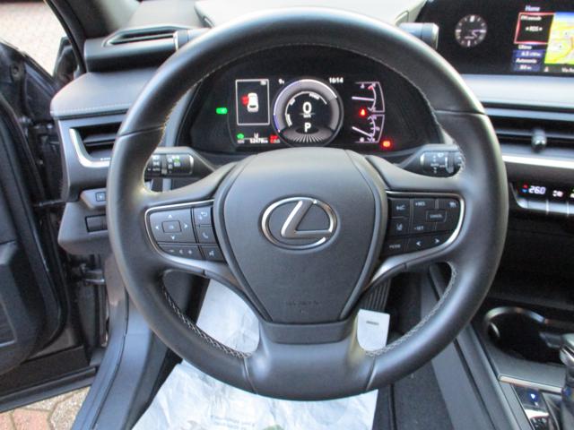 LEXUS UX 250h usata, con Sistema di navigazione