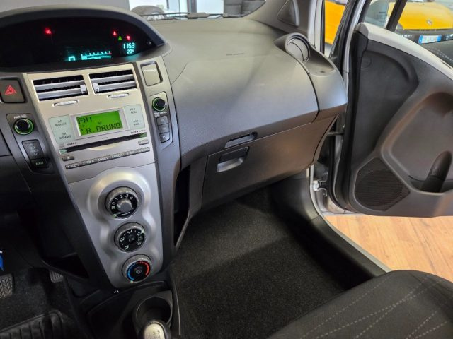 TOYOTA Yaris usata, con Specchietti laterali elettrici