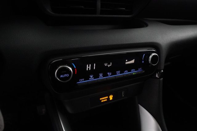 TOYOTA Yaris usata 8