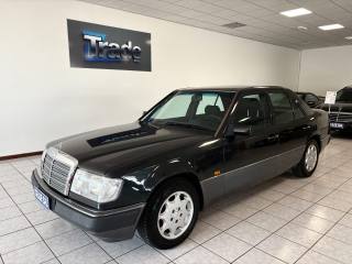MERCEDES-BENZ 200 usata, con Cronologia tagliandi