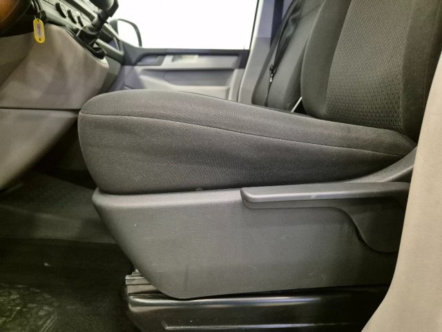 VOLKSWAGEN Caravelle usata, con Porta scorrevole