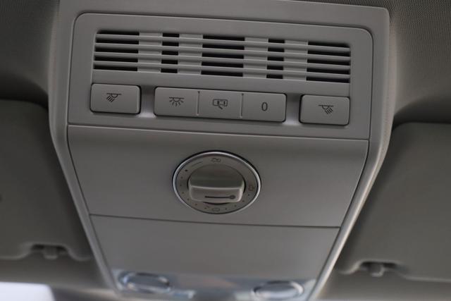 VOLKSWAGEN Caravelle usata, con Vivavoce