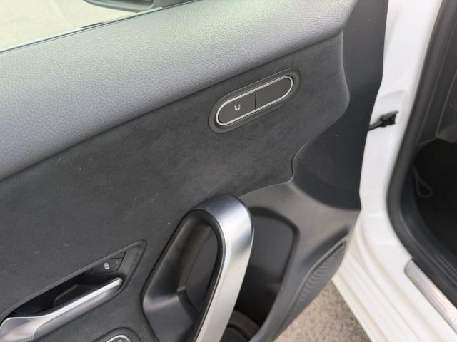 MERCEDES-BENZ A 180 usata, con Fari LED