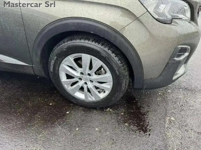 PEUGEOT 5008 usata, con Boardcomputer