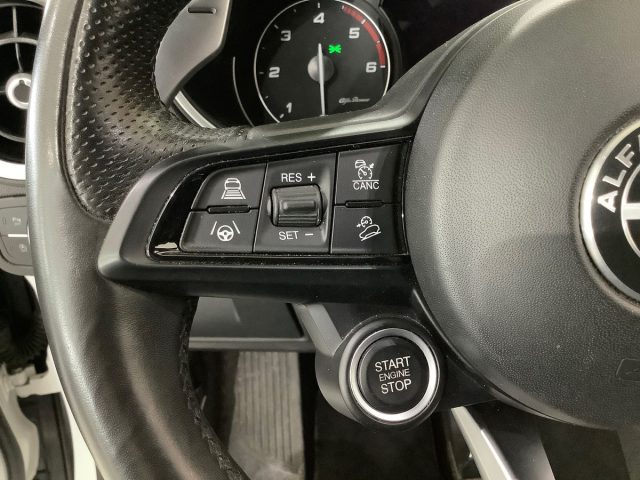 ALFA ROMEO Stelvio usata, con Autoradio digitale