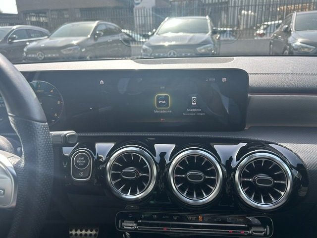 MERCEDES-BENZ A 180 usata, con Touch screen