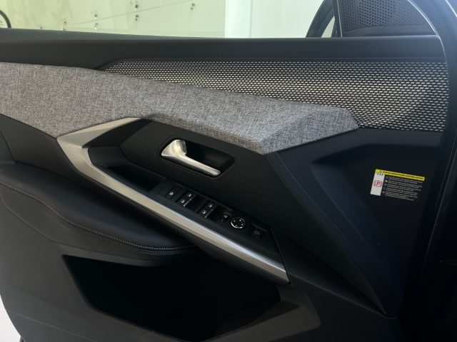 PEUGEOT 3008 usata, con Autoradio digitale