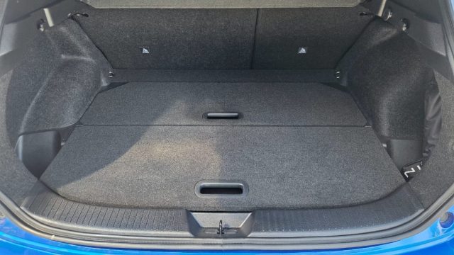 NISSAN Qashqai usata, con Fari LED