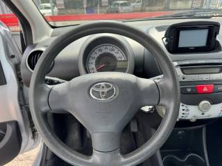 TOYOTA Aygo usata, con Controllo automatico clima