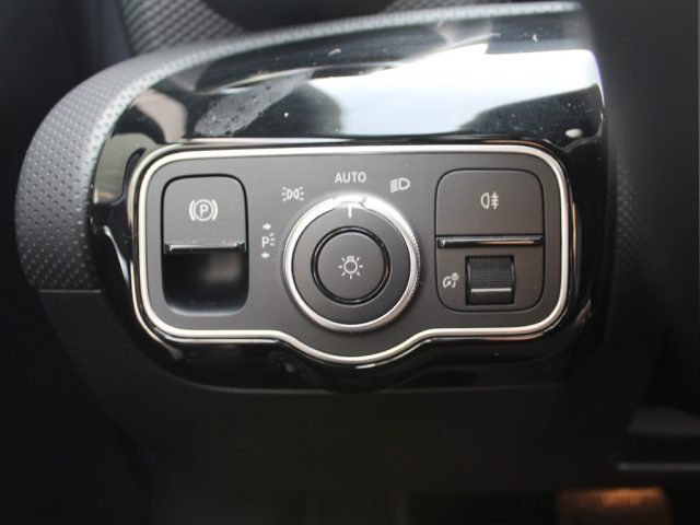 MERCEDES-BENZ A 180 usata, con Volante multifunzione