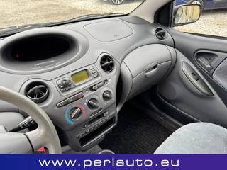 TOYOTA Yaris usata, con Sedile posteriore sdoppiato