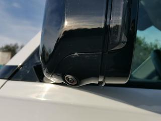 LAND ROVER Defender usata, con Leve al volante