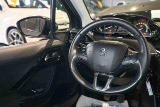 PEUGEOT 208 usata, con Sedile posteriore sdoppiato