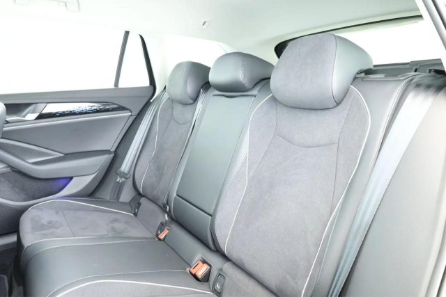VOLKSWAGEN Passat Variant usata, con Climatizzatore