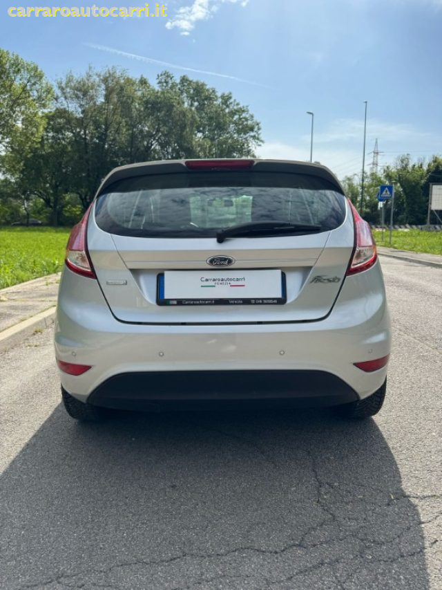 FORD Fiesta usata, con Autoradio