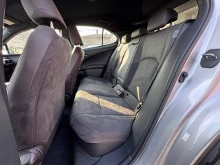 LEXUS UX 250h usata, con Bracciolo
