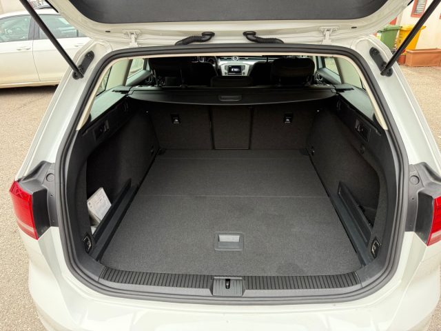 VOLKSWAGEN Passat Variant usata, con ESP