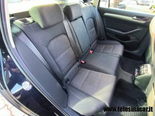 VOLKSWAGEN Passat Variant usata, con Airbag testa