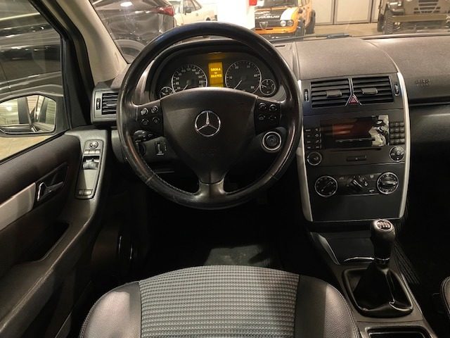 MERCEDES-BENZ A 200 usata, con Autoradio