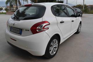 PEUGEOT 208 usata, con Sedile posteriore sdoppiato