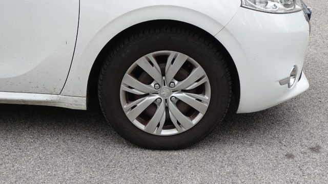 PEUGEOT 208 usata, con USB