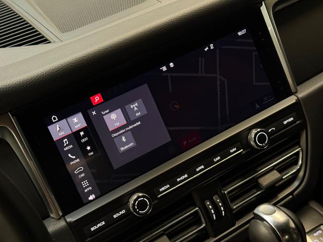 PORSCHE Macan usata, con Park Distance Control